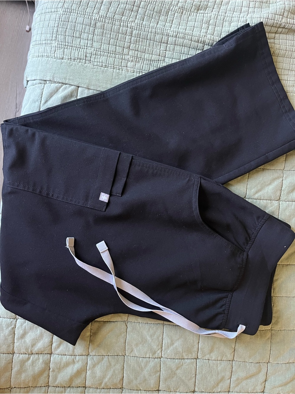 FIGS Yola Skinny Cargo Scrub Pants in Black